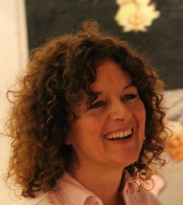 Et billede, der indeholder person, Ansigt, smil, tøj

AI-genereret indhold kan være ukorrekt.